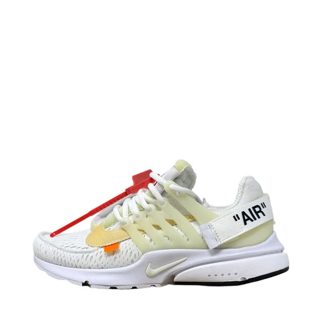 Nike Sneakers in White