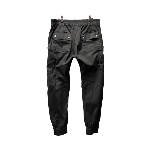 Black Pants, Black