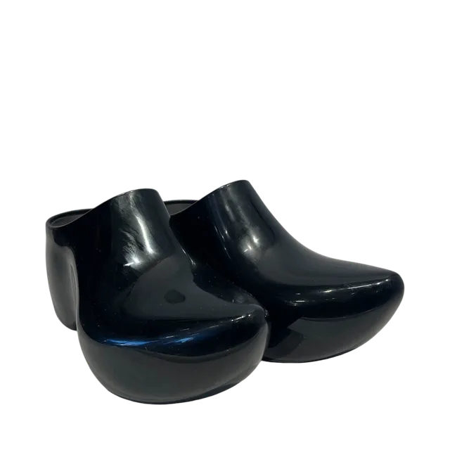 Black Shoes, Black