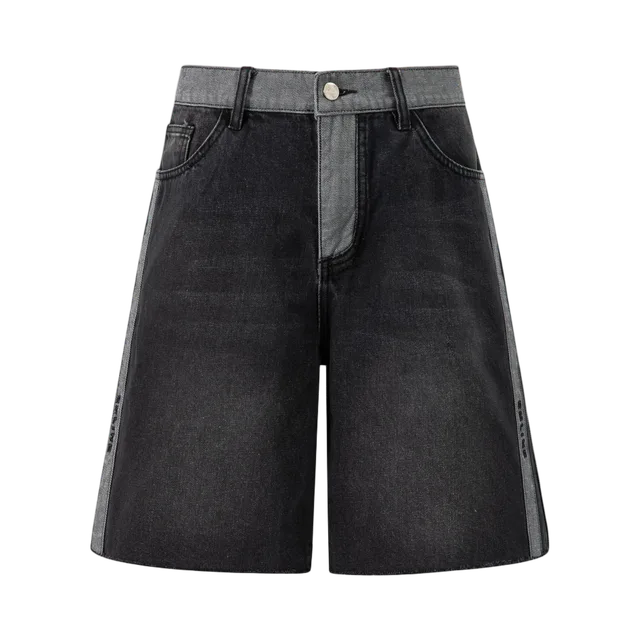 Black Shorts in Black / White